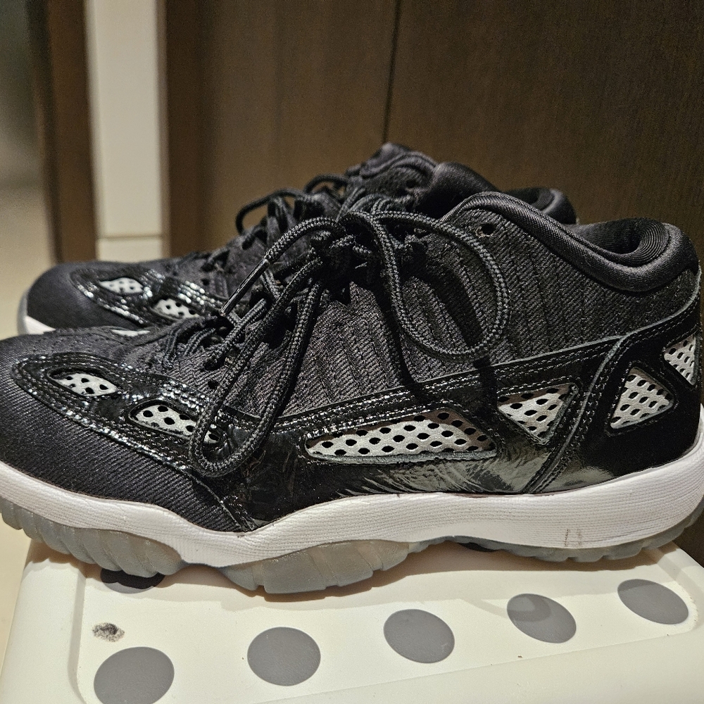 Jordan 11 Low IE